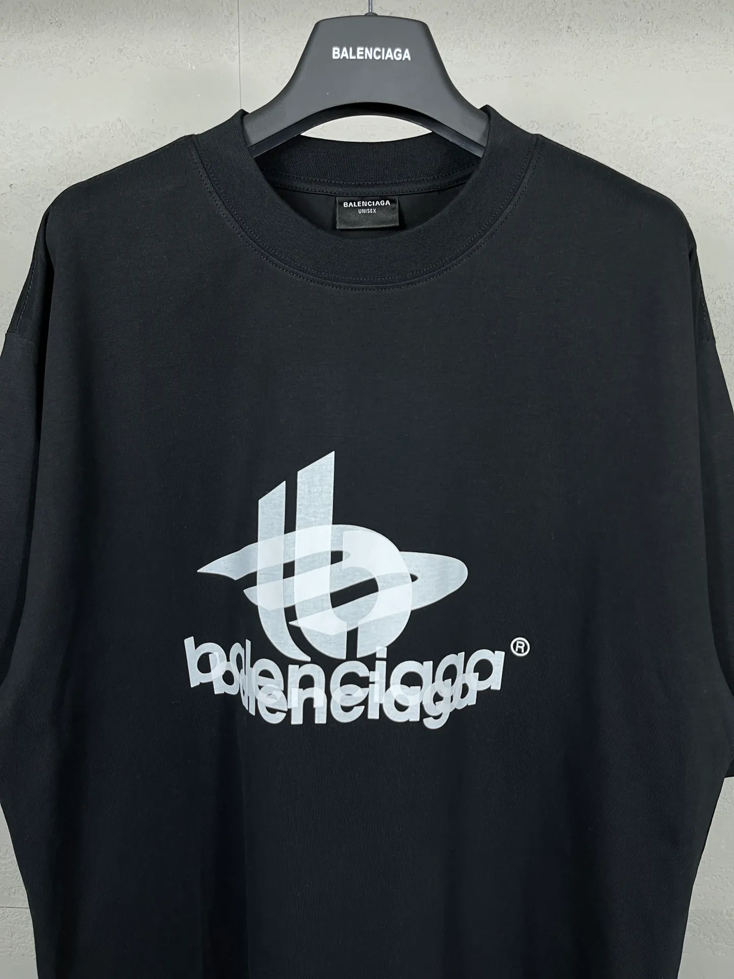 【 . Quality】BALENCI*GA/ .2024New Arrival. LOGOClassic T . . Authentic ， ！ ZP . 260 ， . ， ，。 。Classic ，LOGO ， ， 。 . ， ， ， OS . Same Style ：BL 223213 ：Black，White， Size：XS L